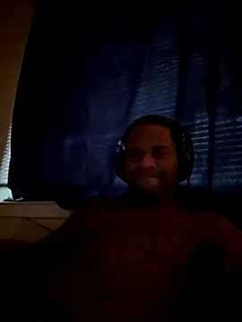 Snapshot of CrookedBeaut chatting on November 30, 2025, 2:32 pm CrookedBeaut online show from November 30, 2025, 2:32 pm