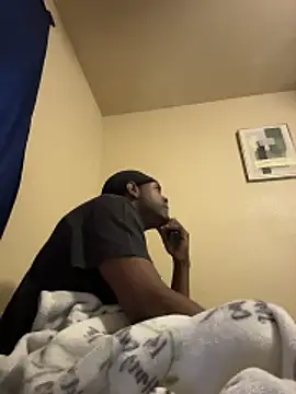 Snapshot of CrookedBeaut chatting on December 5, 2025, 2:03 pm CrookedBeaut online show from December 5, 2025, 2:03 pm