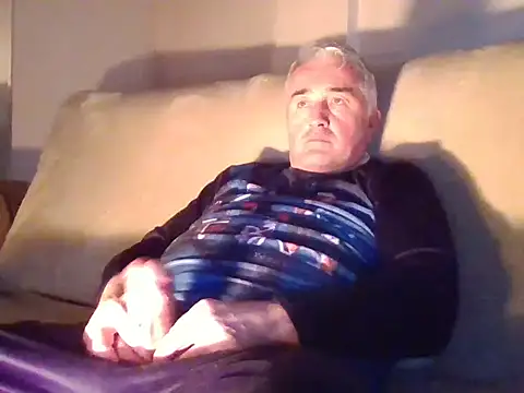 Cumlover5534 online show from December 11, 2024, 2:44 pm