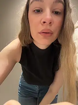 Snapshot of SashaCatt chatting on February 18, 2026, 7:48 am SashaCatt online show from February 18, 2026, 7:48 am