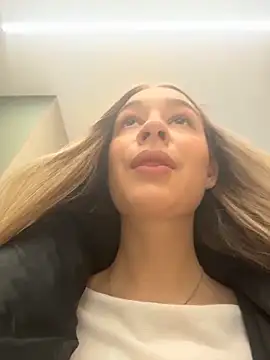 Snapshot of SashaCatt chatting on March 3, 2026, 8:09 am SashaCatt online show from March 3, 2026, 8:09 am