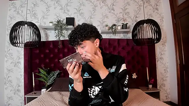 Noah dupont  online show from December 20, 2025, 11:39 am