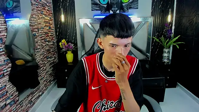 Arthur Loui online show from November 8, 2025, 7:56 pm