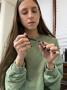 yourselenaa online show from February 2, 2026, 1:54 pm