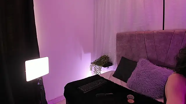 Victoriaa Anderson online show from April 30, 2026, 1:28 pm