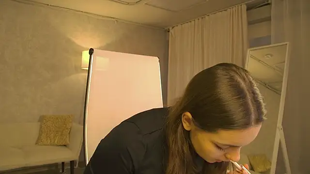 Snapshot of FrancescaCavaliere chatting on December 16, 2025, 8:41 am FrancescaCavaliere online show from December 16, 2025, 8:41 am