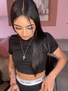 Snapshot of CleoNoir_Pink chatting on November 10, 2025, 6:51 pm CleoNoir Pink online show from November 10, 2025, 6:51 pm