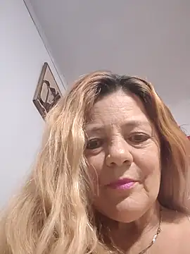 karlaanqui1 online show from December 20, 2025, 10:28 pm