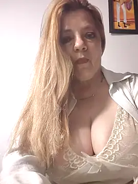 karlaanqui1 online show from April 29, 2026, 9:35 am