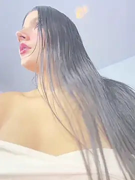 EmmiiGlow online show from May 21, 2026, 3:35 am