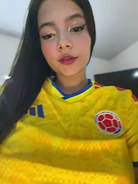 EmmiiGlow online show from June 28, 2026, 3:01 am