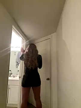 rikiisaac5 online show from November 27, 2025, 5:42 am