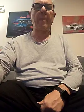 Snapshot of andy-1961 chatting on November 12, 2025, 3:56 pm andy-1961 online show from November 12, 2025, 3:56 pm