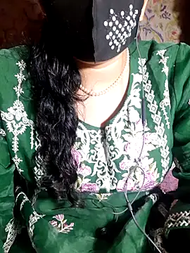 HotGirl23231 online show from May 6, 2026, 6:13 pm
