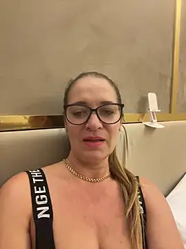 Milana8263 online show from December 18, 2025, 6:36 pm