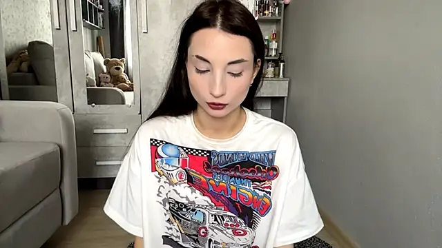 Snapshot of MoriahLinder chatting on November 10, 2025, 4:33 am MoriahLinder online show from November 10, 2025, 4:33 am