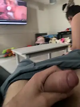 Kinkycouple142 online show from May 6, 2026, 6:46 pm