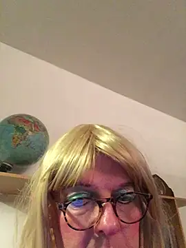 simone xdressing online show from February 26, 2025, 12:38 am