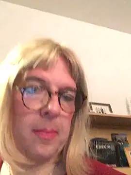 simone xdressing online show from March 22, 2025, 1:00 am