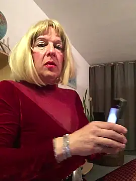 Snapshot of simone_xdressing chatting on March 25, 2026, 12:49 am simone xdressing online show from March 25, 2026, 12:49 am