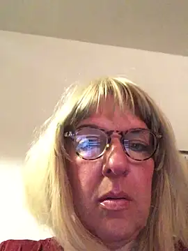 Snapshot of simone_xdressing chatting on May 14, 2026, 12:06 am simone xdressing online show from May 14, 2026, 12:06 am