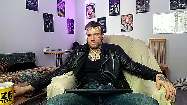 Huntall77 online show from January 18, 2026, 8:40 am