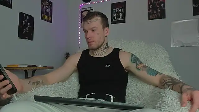 Huntall77 online show from March 18, 2026, 4:48 am