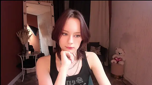 Annie Way online show from December 3, 2025, 12:58 pm