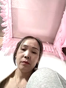 Feeling-hot online show from November 27, 2025, 8:05 am