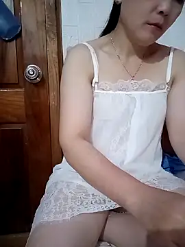 Feeling-hot online show from May 4, 2026, 2:13 pm