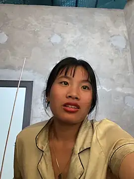 Snapshot of m-mbae chatting on May 5, 2026, 12:51 am m-mbae online show from May 5, 2026, 12:51 am