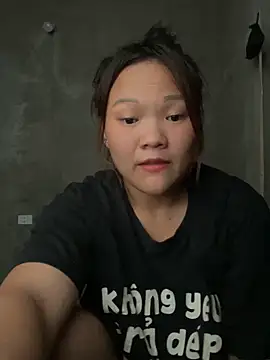 Snapshot of m-mbae chatting on May 7, 2026, 10:53 am m-mbae online show from May 7, 2026, 10:53 am