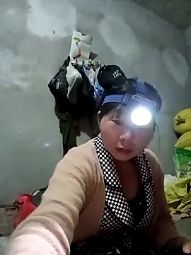 vangkt-cute online show from November 29, 2025, 7:06 pm