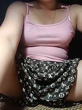 vangkt-cute online show from June 21, 2026, 6:43 pm