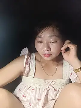 Snapshot of vangkt-cute chatting on July 9, 2026, 8:02 pm vangkt-cute online show from July 9, 2026, 8:02 pm
