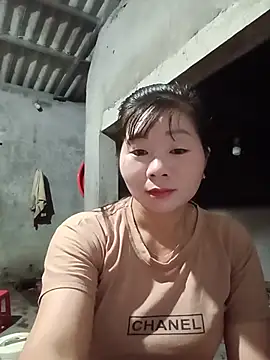 Snapshot of vangkt-cute chatting on August 5, 2026, 9:28 pm vangkt-cute online show from August 5, 2026, 9:28 pm