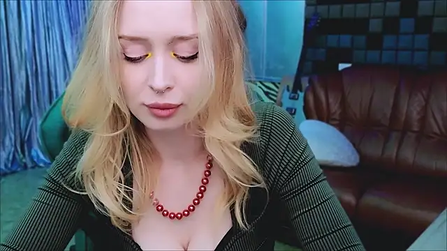 CarolineDjein online show from November 25, 2025, 4:29 pm