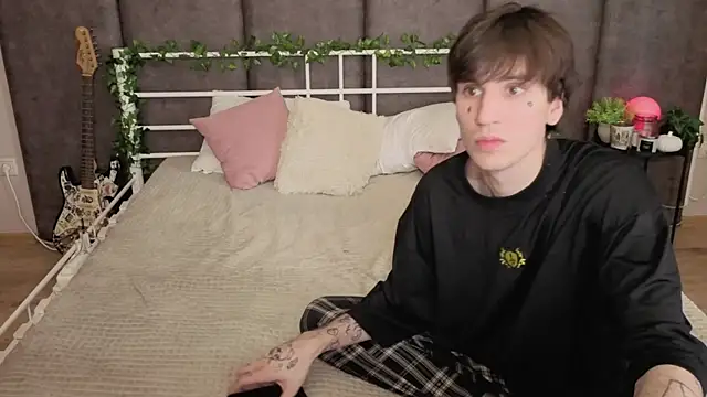 Danny loves Mary online show from June 24, 2026, 2:32 am