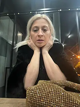 HOTLadyluna online show from March 8, 2026, 2:04 am