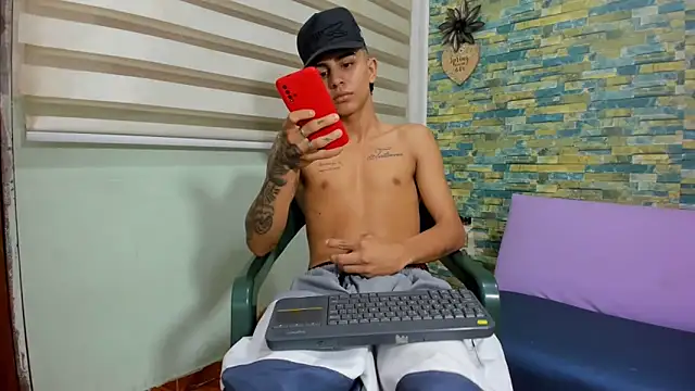 naughty boy Maicoll online show from November 11, 2025, 11:54 am