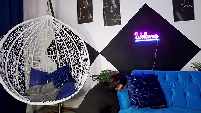 EvvaLovvia online show from January 8, 2026, 5:10 am