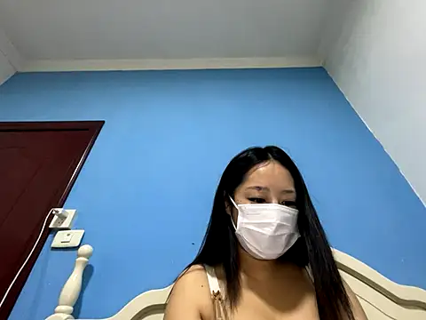 Snapshot of Lily-888 chatting on November 12, 2025, 12:27 pm Lily-888 online show from November 12, 2025, 12:27 pm