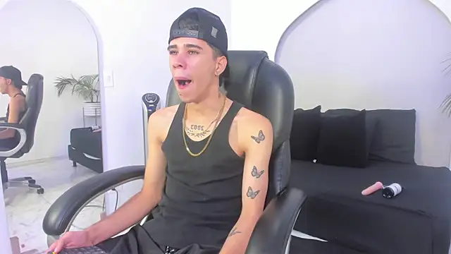 Gabo white1 online show from December 17, 2025, 4:18 am