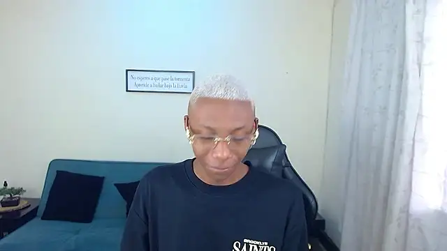 Miilo18 online show from January 15, 2026, 9:29 pm