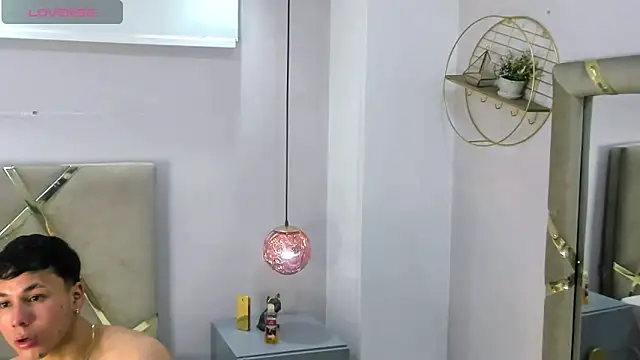 AaronFonseca  online show from November 12, 2025, 8:08 pm