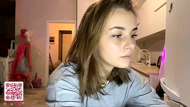 GeralynChiszar online show from November 21, 2025, 8:07 pm