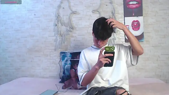 axel milo kairo and noa online show from December 23, 2025, 4:21 am