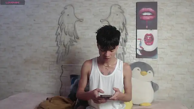 axel milo kairo and noa online show from January 7, 2026, 6:10 pm