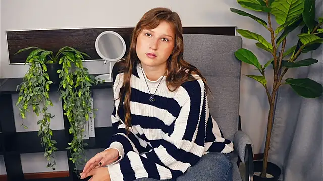 Snapshot of YeeVella chatting on November 11, 2025, 6:13 am YeeVella online show from November 11, 2025, 6:13 am