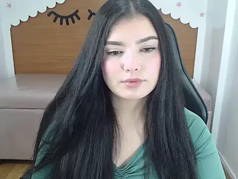 sarah rouse t  online show from November 11, 2025, 3:23 pm